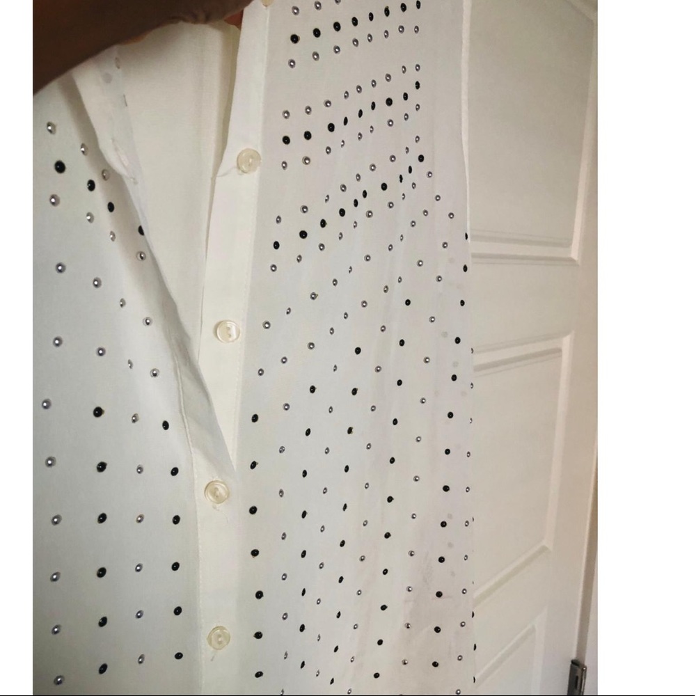 White collared blouse - Picture 6 of 7